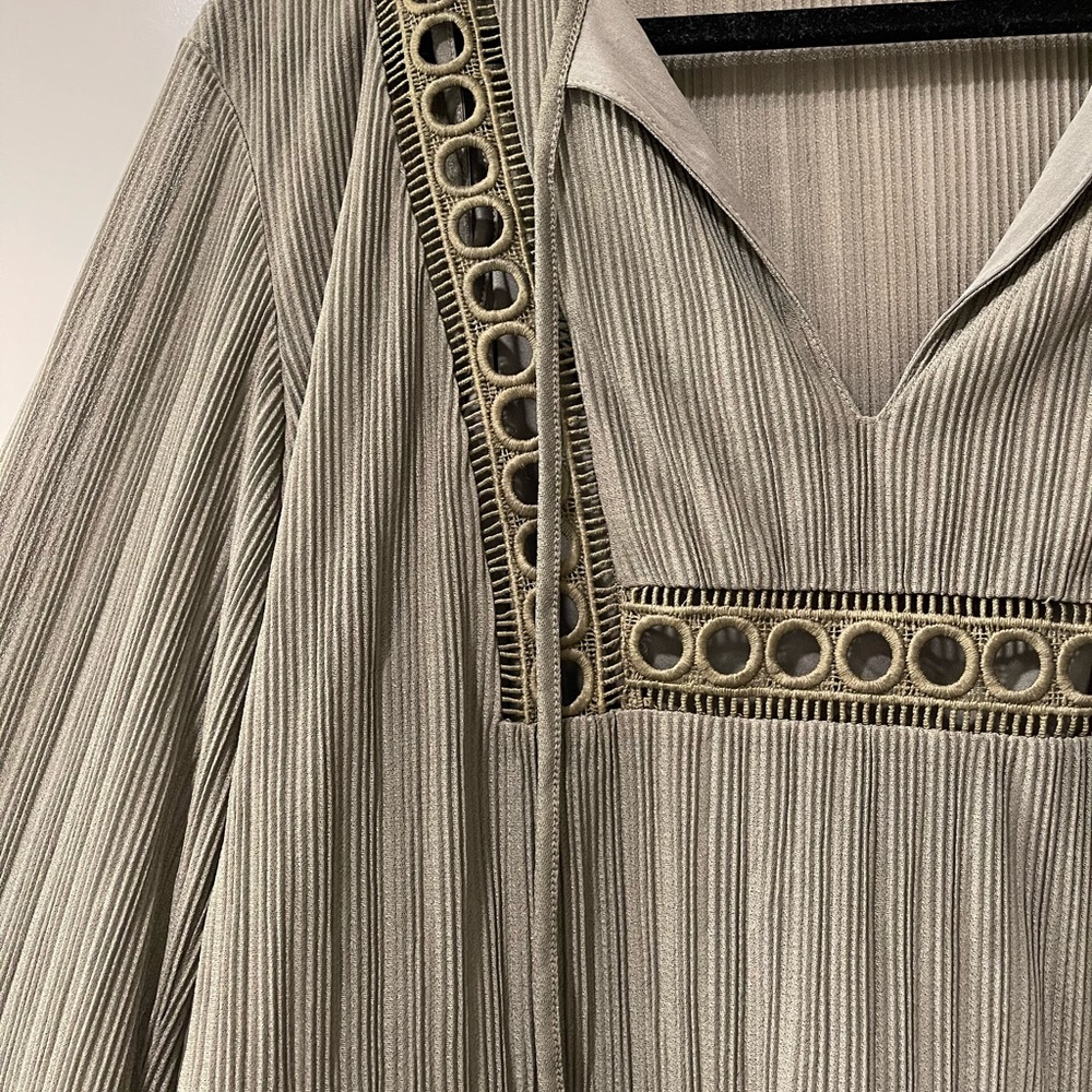 Express Blouse - Picture 4 of 10